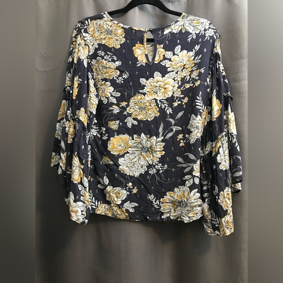 Gypsies and moondust long bell sleeve grey floral print loose top size small - Picture 2 of 4